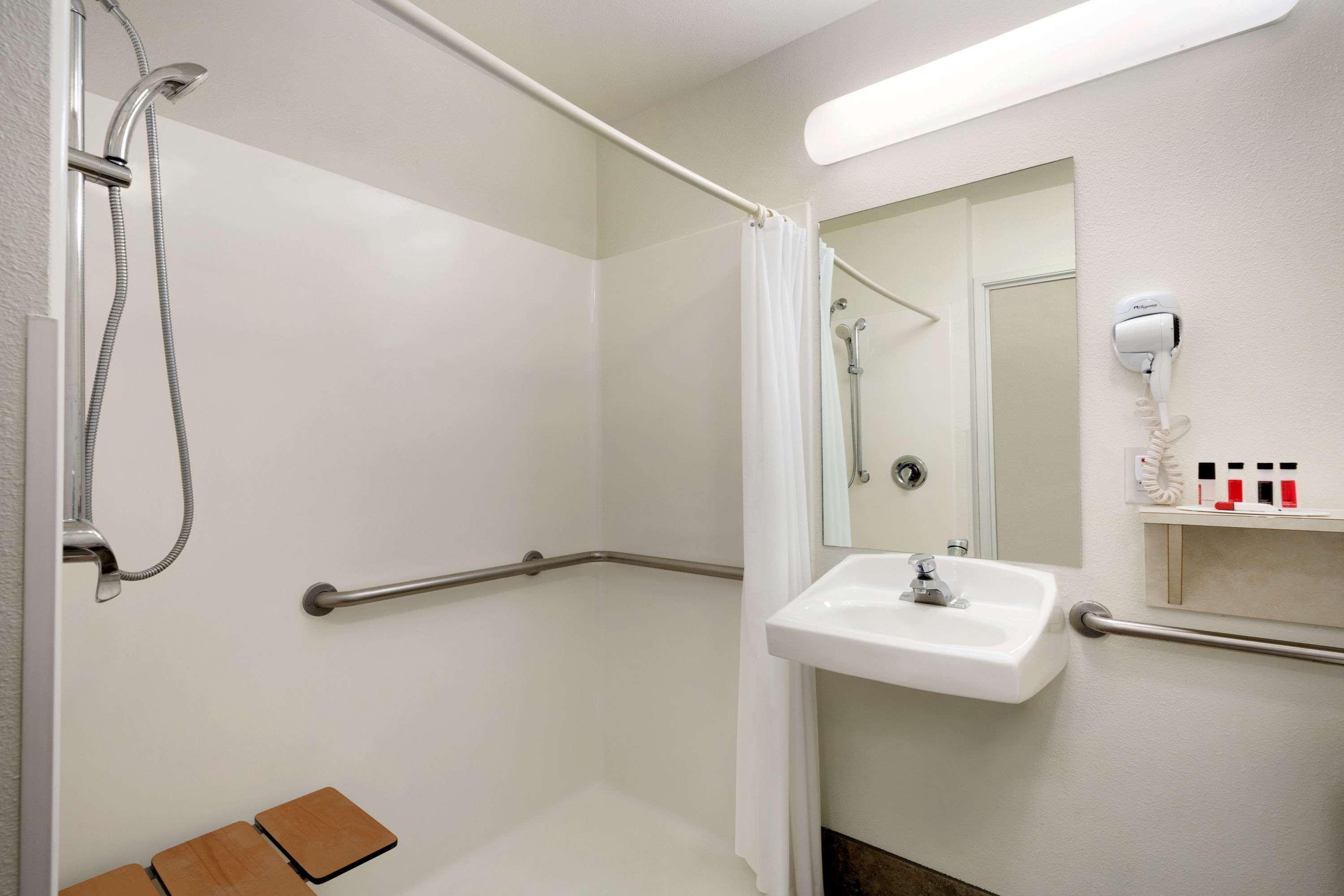 Travelodge By Wyndham Hotel 2*